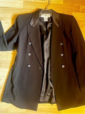 Jones New York Black Satin-Lapel Double-Breasted Blazer